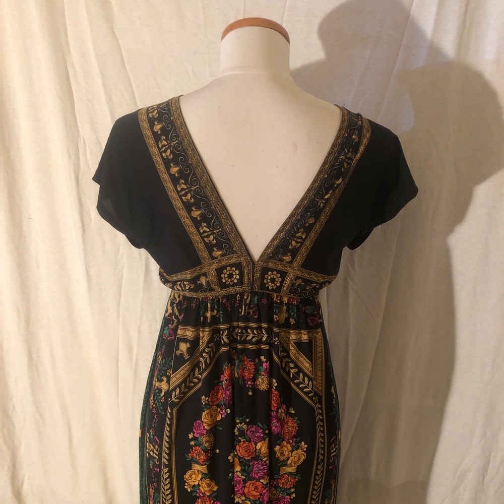 Slinky silky scarf black dress with gold and flowers 🌺 size small v-neck - Picture 9 of 15